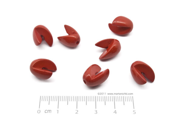 1/2 част от червен овал 17х11mm, отвор 2mm - 50g ≈ 70 бр.