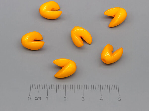 1/2 част от овал оранжев 14х11mm, отвор 2mm - 50g ≈ 84 бр.