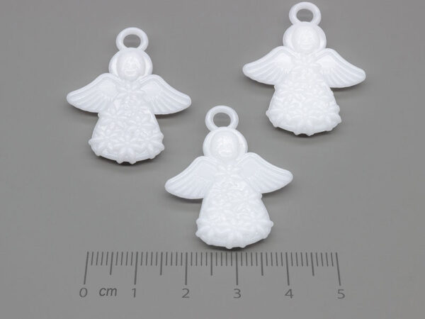 Ангелче бяло 25x31.5x4.5mm, отвор 4mm - 25g ≈ 23 бр.