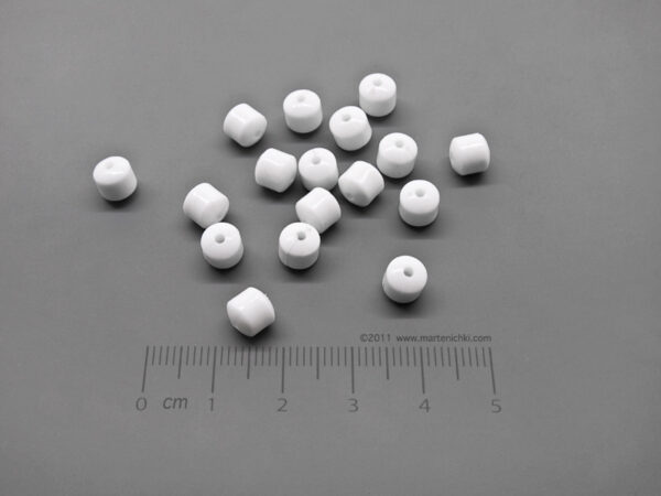 Цилиндър - бял 6x6mm, отвор 1mm - 25g ≈ 140 бр.