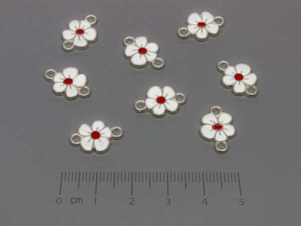 Цвете бяло 15x10mm, отвор халки 2mm - 5 бр.