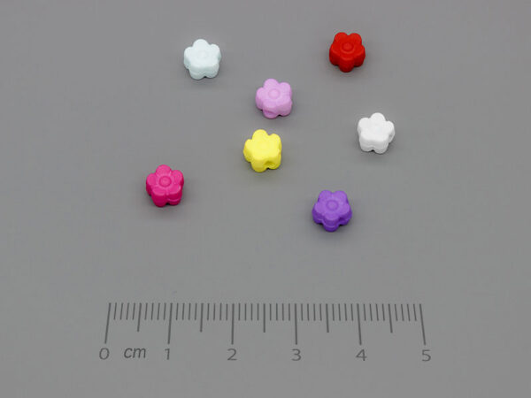 Цвете цветно 6x6x4mm, отвор 1.6mm - 50g ≈ 556 бр.