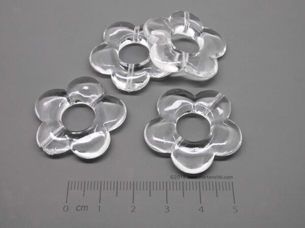Цвете прозрaчно - бяло 30x30x6mm, отвор 2mm - 50g ≈ 19 бр.