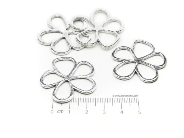Цвете с отвори 35х34х2mm - 20бр.