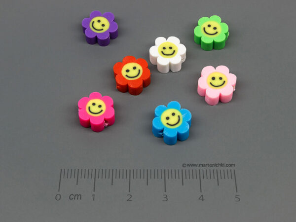 Цвете с усмивка Фимо микс - 11x11x5mm, отвор 1.5mm - 200 бр.
