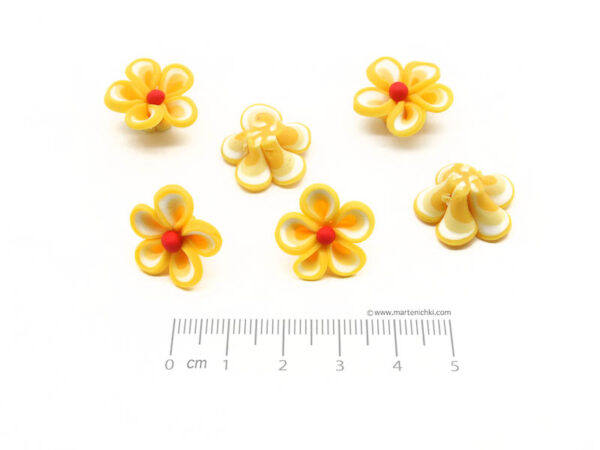 Цвете - жълто 19х19х8mm, отвор 1.5mm - 10бр.