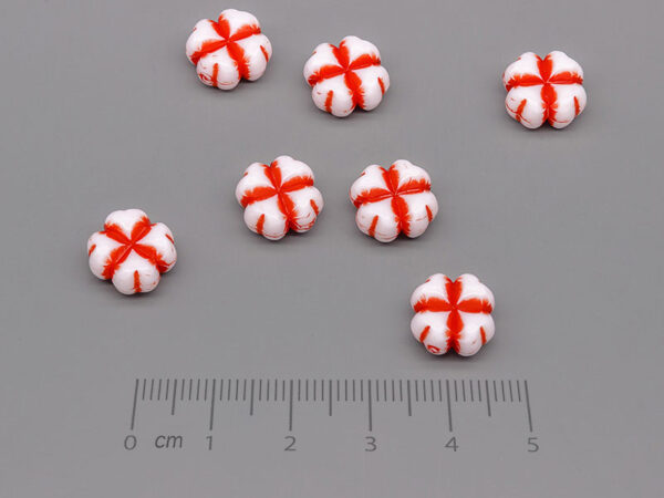 Детелина бяло и червено 11x11x6mm, отвор 1.2mm - 500g ≈ 1060 бр.