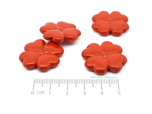 Детелина - червена 27х27х6mm, отвор 2mm - 50g ≈ 20 бр.