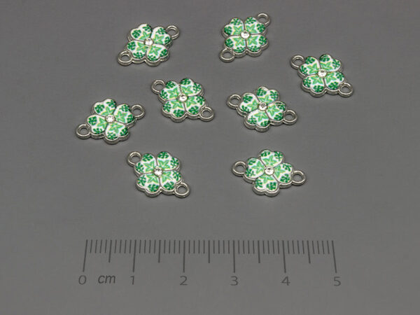 Детелина зелена и бяло 15x10mm, отвор халки 1.5mm - 5 бр.