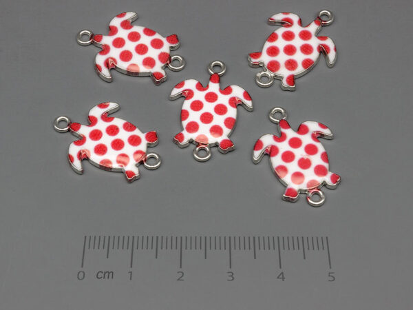 Костенурка в бяло и червено 24x18mm, отвор халки 1.7mm - 100 бр.