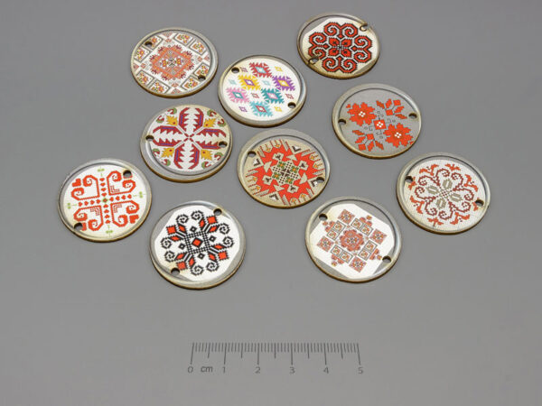 Кръг микс, d=28mm, дебелина 2mm, отвори 2.2mm - 10 бр.
