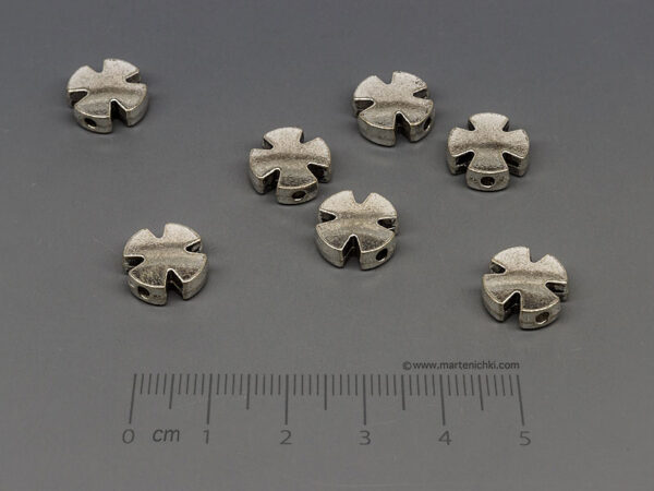 Кръст 11х11x4.3mm, отвор 1.5mm - 100бр.