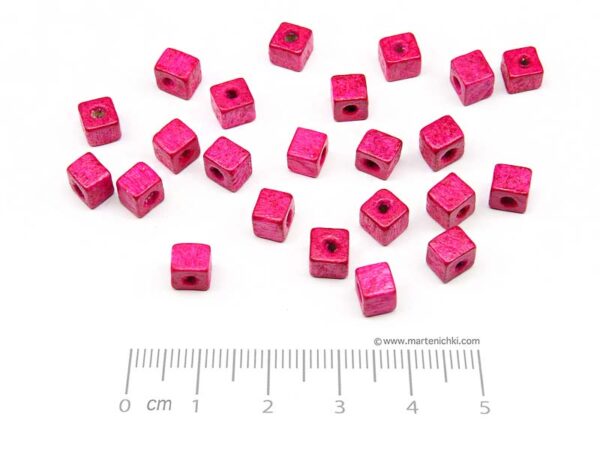 Куб - розов 5x5x5mm, отвор 1.5mm - 50g ≈ 620 бр.