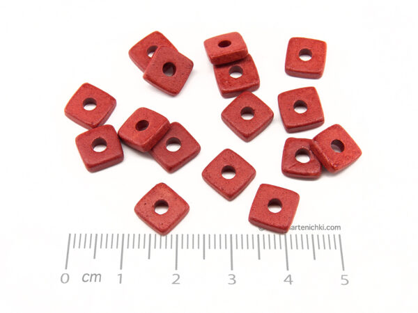 Квадрат - червен 8х8mm, отвор 2.8mm - 20бр.