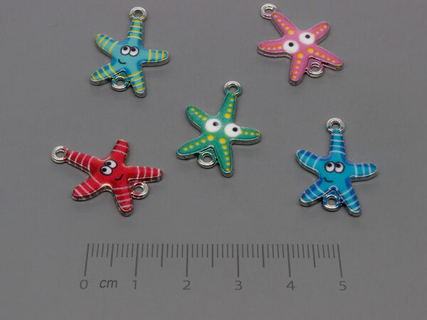 Морска звезда цветна 23x16.5mm, отвор халки 1.8mm - 100 бр.