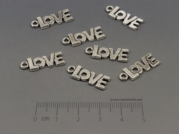Надпис "Love"  - 21x8mm, отвор халка 2mm - 10бр.
