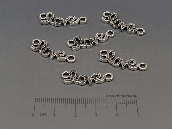 Надпис "Love"  - 25x8mm, отвор халки 2.5mm - 100бр.
