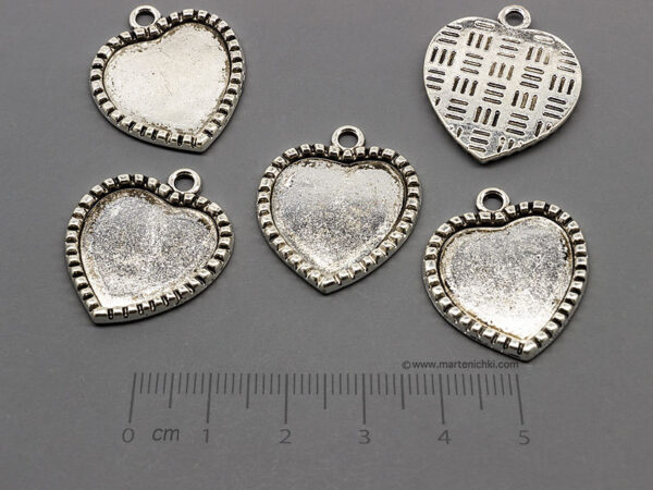 Основа с форма на сърце 26x22mm, отвор халка 2.2mm - 100бр.
