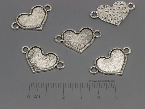 Основа с форма на сърце 29x17.5mm, отвор халки 2.5mm - 100бр.