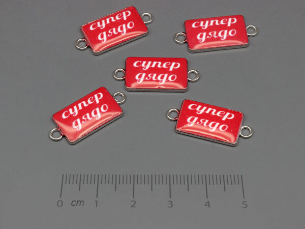 Плочка червена супер дядо 24.5x11mm, отвор халки 2mm - 100 бр.