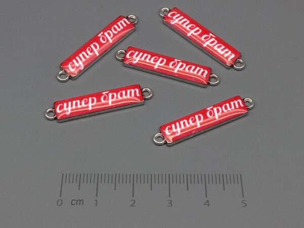 Плочка червена тънка супер брат 30.5x6.3mm, отвор халки 1.7mm - 100 бр.