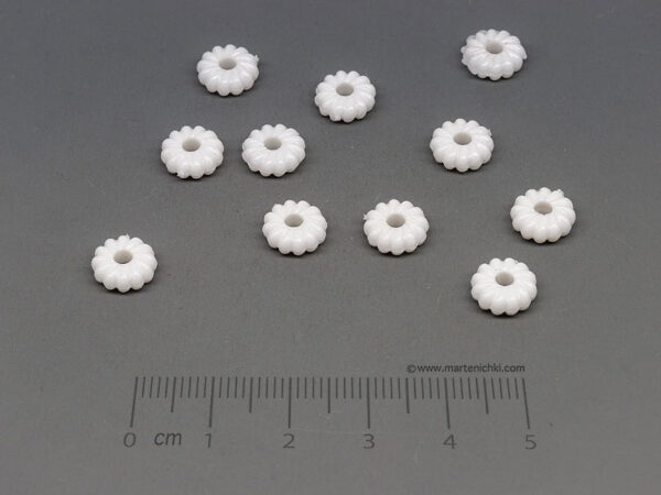 Разделител бял - d=9mm, дебелина 3.5mm, отвор 2.5mm - 25g ≈ 172 бр.