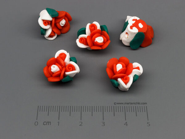 Роза - бяло и червено 14х15х8mm, отвор 1.5mm - 10бр.