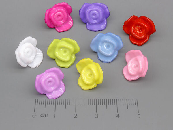 Роза цветна 15х15х8mm, отвор 1.6mm - 50g ≈ 80 бр.