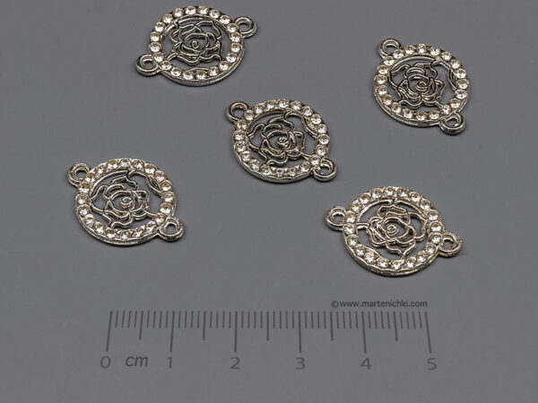 Роза в кръг с бели камъни 22x16mm, халки 2mm - 50 бр.