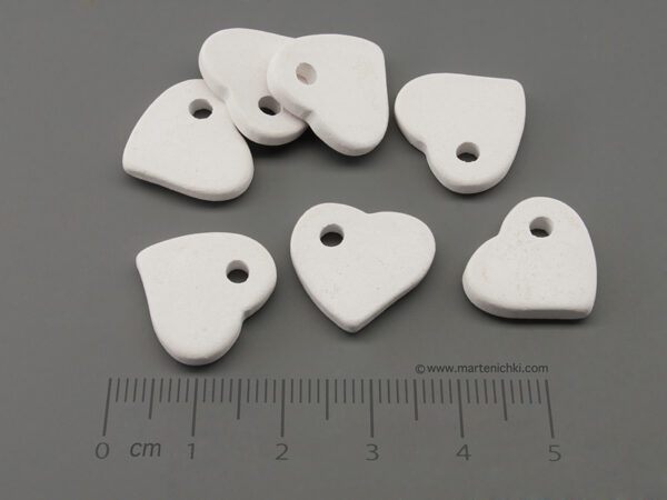 Сърце - бяло 16.5х15х3mm, отвор 2.8mm - 5бр.