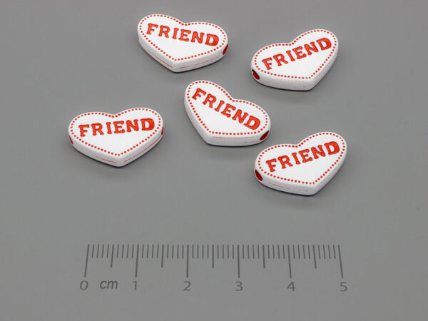 Сърце Friend бяло и червено 19x11.5x4mm, отвор 2.3mm - 50g ≈ 72 бр.