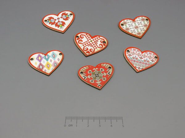 Сърце микс, 31.5x25mm, дебелина 2mm, отвори 2.2mm - 10 бр.