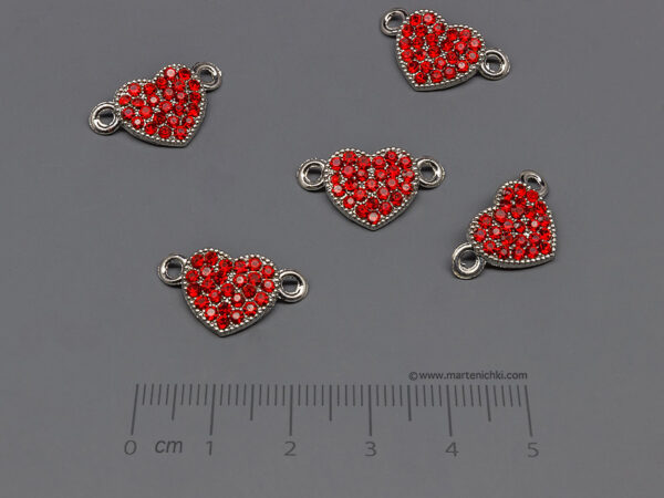 Сърце с червени камъни 19.5x11mm, халки 2mm - 50 бр.