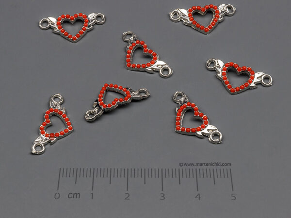 Сърце с червени камъни 21x10mm, халки 2mm - 50 бр.