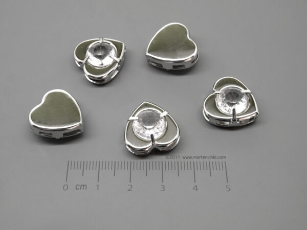 Сърце с камък - бял 18х18х8mm - 10бр.