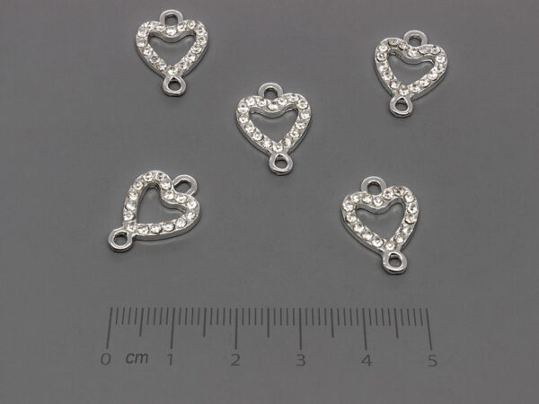 Сърце с камъни 18x12.5mm, отвор халки 2.2mm - 50 бр.