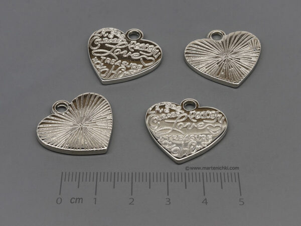 Сърце с надписи - 24x23x2.5mm , отвор халка - 3.4mm - 400g ≈ 410 бр.