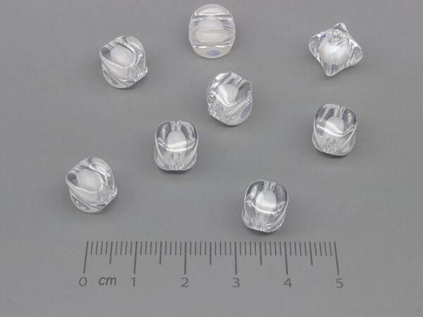 Топче сплескано бяло 8.6x8.6x10mm, отвор 2.3mm - 25g ≈ 56 бр.
