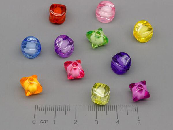 Топче сплескано цветно 8.6x8.6x10mm, отвор 2.3mm - 25g ≈ 56 бр.