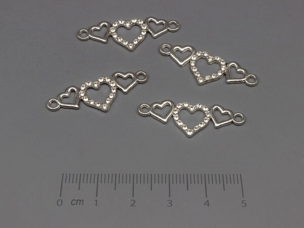 Три сърца 30x10.5mm, отвор халки 1.8mm - 5 бр.